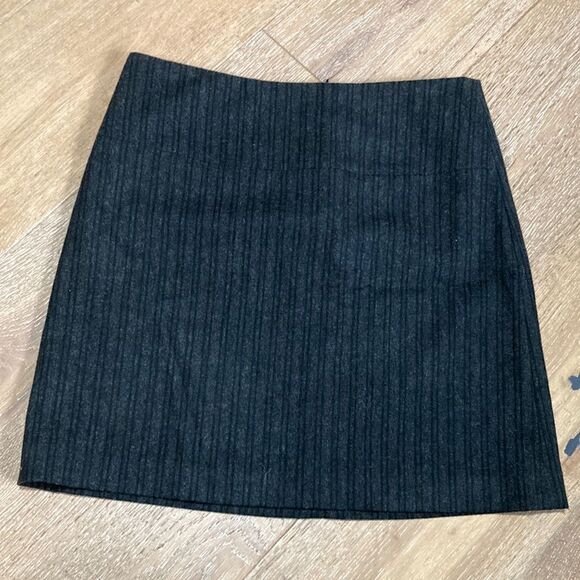 Banana republic factory wool blend skirt with some stretch size 4 - Picture 3 of 9